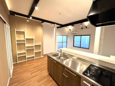 新設の対面システムキッチンです！お料理が楽しくなりますね♪