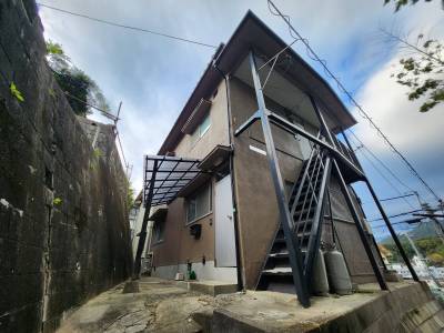 建物の前に自転車や原付を置いて頂けます