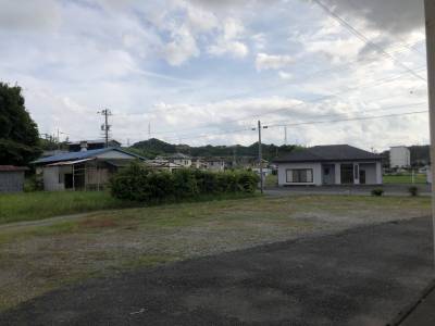 1室あたり車2台の駐車スペースがあります