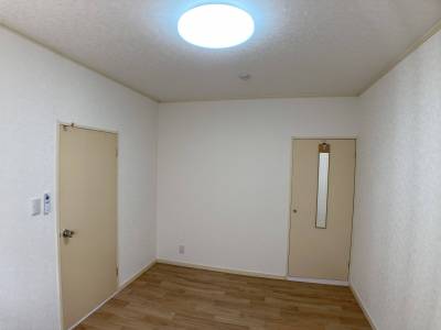 北洋室。壁、仕事部屋にどうですか。