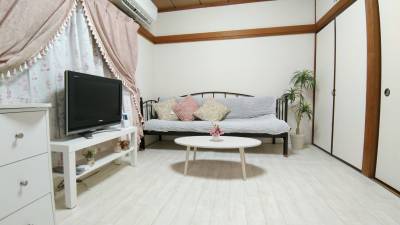 ホワイトオークのフローリングCFとソファーベッドです。