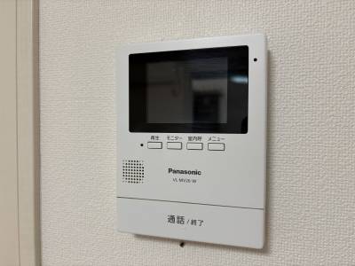 TVモニター付きインターホンで来訪者の顔が見られて安心です。