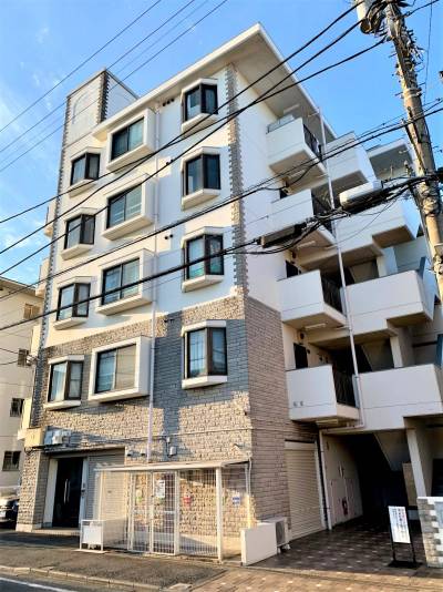 周辺と調和のとれた落ち着いた外観です。