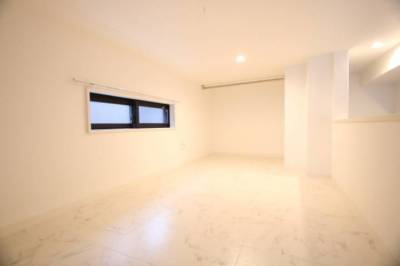 ロフトも広々4.17帖。ハンガーパイプもあってうれしい。