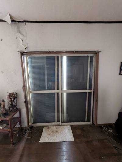 掃出窓が変形して開閉できません。DIY/リフォームは自由！