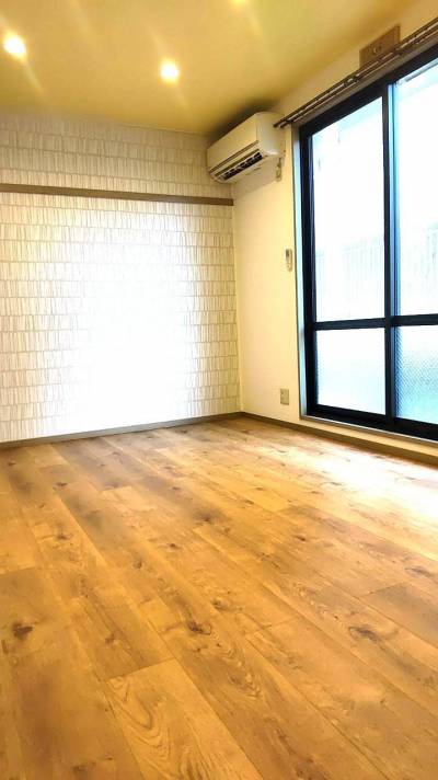 南側に窓ありで日当たり良好！専用庭には窓から出ます♪