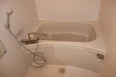 清潔で広々使える浴室です！