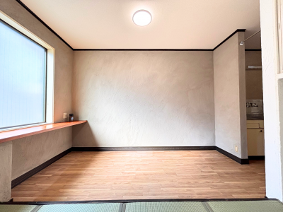 壁を漆喰で塗装しています。ぬくもりのある室内空間ですね