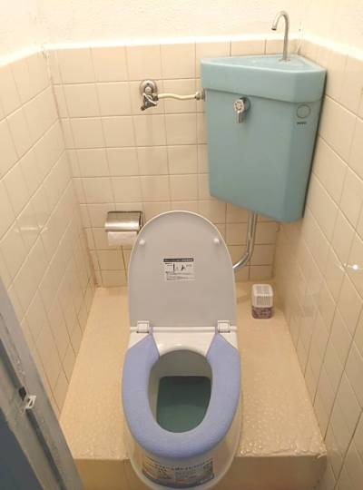 和式トイレに洋式便座被せてます。取り外し可。