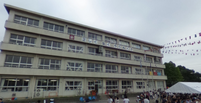 宇留生小学校まで徒歩15分。平坦な通学路で安心。