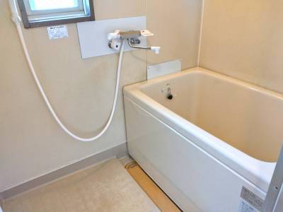 0.75坪の浴室　浴槽を新品に取り換えています