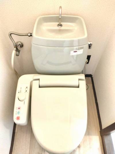 ウォッシュレット付温水トイレ　新品に取り換え