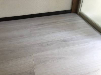 白系のフローリングです。