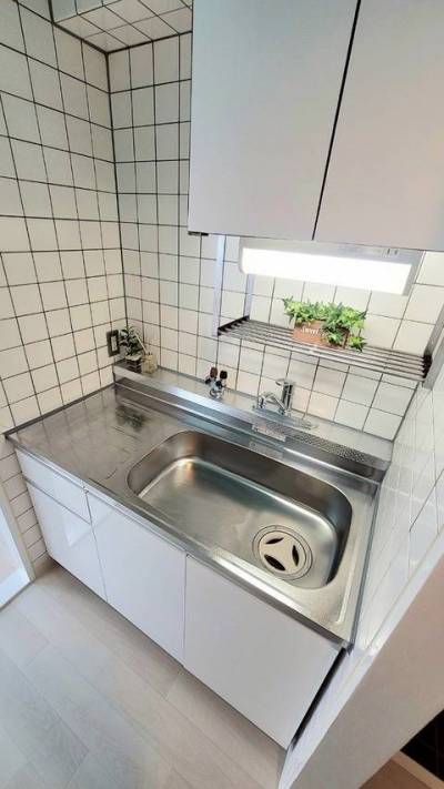 シンプルなキッチンは１口ガスコンロが付きます。