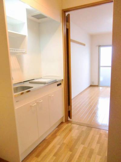 キッチンはIHコンロ付でお掃除も楽々