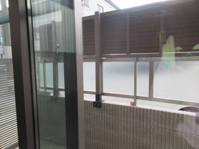 鍵付きテラス。高級クロスバイクもいちいち部屋に上げる必要なし