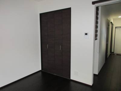 居室収納は寝具や季節外家電を想定してゆとりのサイズ。