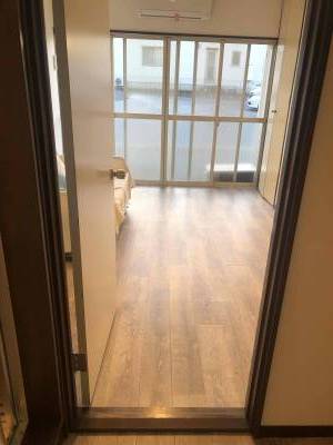陽当たり良好、フローリングも良し。