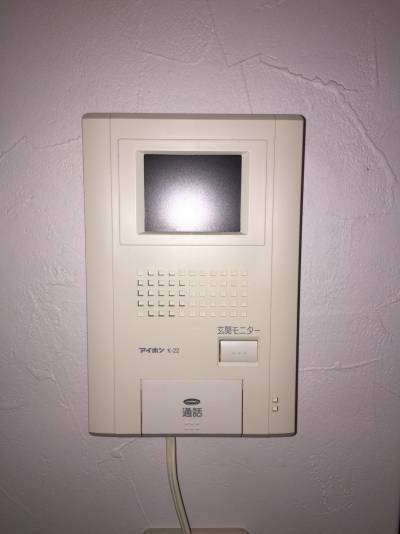 液晶ＴＶインターフォン〜洋間キッチン入口付近にあります