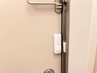 不審な開錠はスマホに通知。施開錠と同時に照明の点消灯可