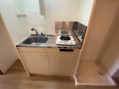 都市ガスのため、光熱費を抑えられます。冷蔵庫設置スペース有。