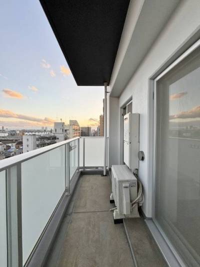 全室南向きで日当たり良好。リビング、洋室のワイドバルコニー。