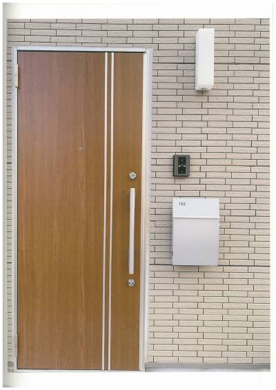 安心感のあるTVインターフォン付き玄関