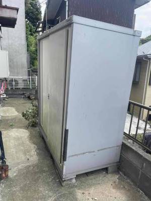 北側大きな倉庫。鍵は無し。ちょっとした物置にはとても便利。