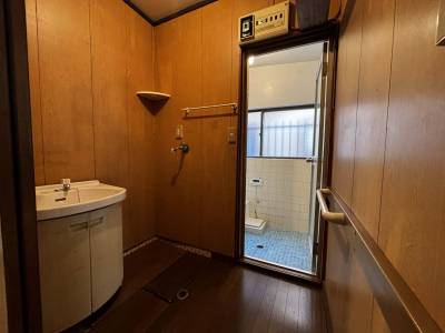 忙しい朝の味方！脱衣所も広々として使いやすい。