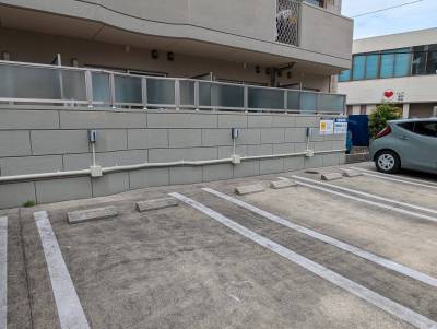駐車場空き１台。EV充電器をご利用頂けます。