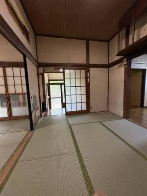 玄関に面してる和室側から撮ってます