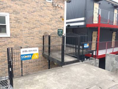 この通路を通っていくと２階のお部屋です