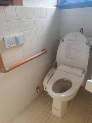 温便座ウォシュレット付きのトイレです
