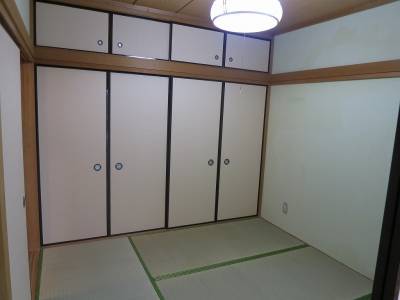 押し入れ天井の高さまで収納可