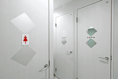 男女別、トイレです。