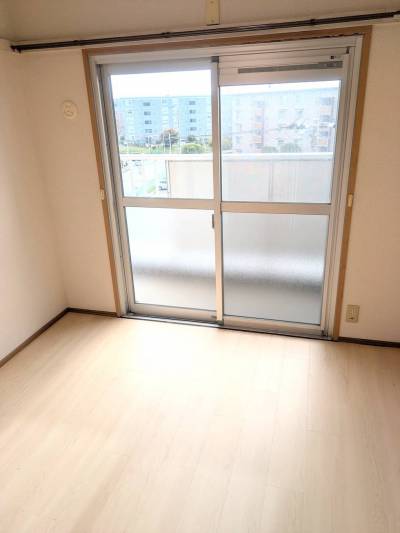 収納付きの4.5畳の洋室の部屋♪