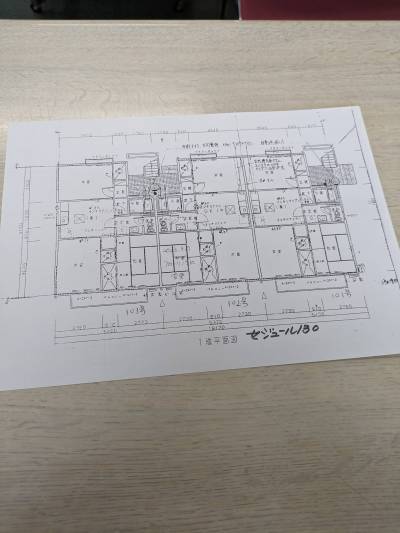真ん中の102号です