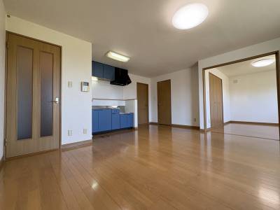 LDK2も陽当たりの良い広々14.5畳