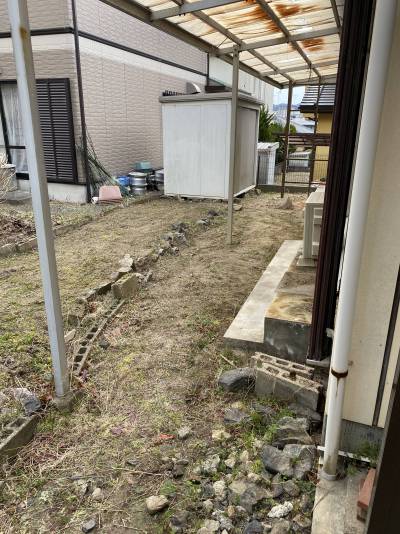 庭　波板屋根あり