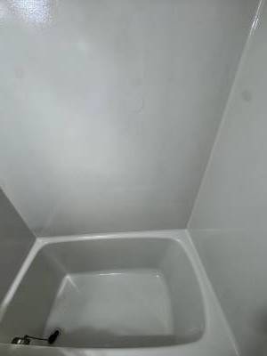 お風呂場は塗装しており綺麗になってます。