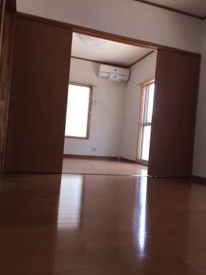 ２部屋洋間〜冷暖房エアコン付き＊各室シーリングライト付き