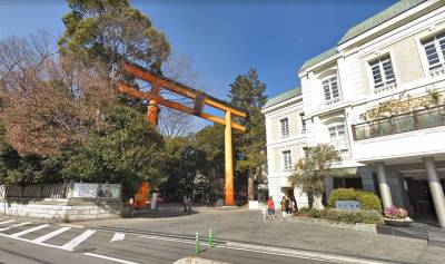 氷川神社(徒歩4分)