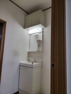 収納付き洗面化粧台あり、屋内洗濯パンあり。