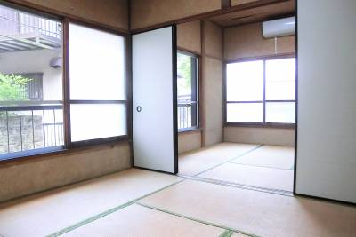 居室
窓が大きく明るい角部屋！