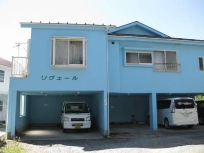 一階の一部は屋根付き駐車場