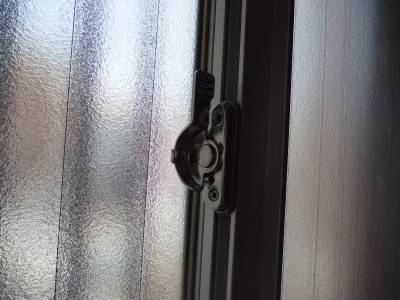 東側窓部分・外の防御柵有り