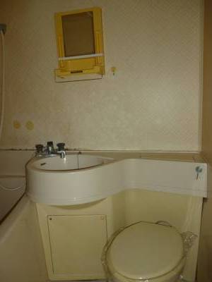 風呂・トイレは一体型のユニットバス