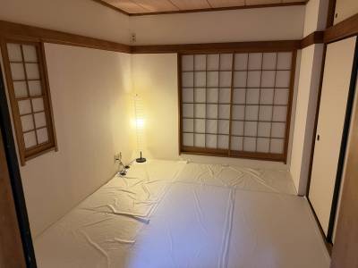2階の和室のたたみは新品にしました！2面採光＆通風！