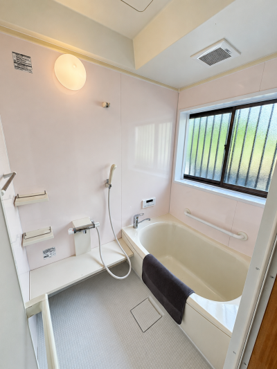 浴室もきれいです♬
給湯器は新規交換済みです！