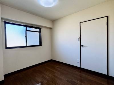 5帖和室。十分な収納あります。